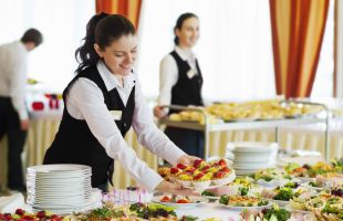 Restaurantfachmann / Restaurantfachfrau (Lehrberuf) / (c) Petinovs - stock.adobe.com
